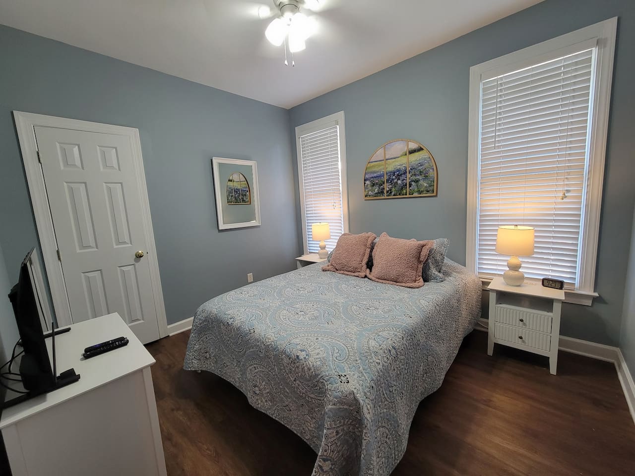 2nd bedroom with queen bed, TV and closet.