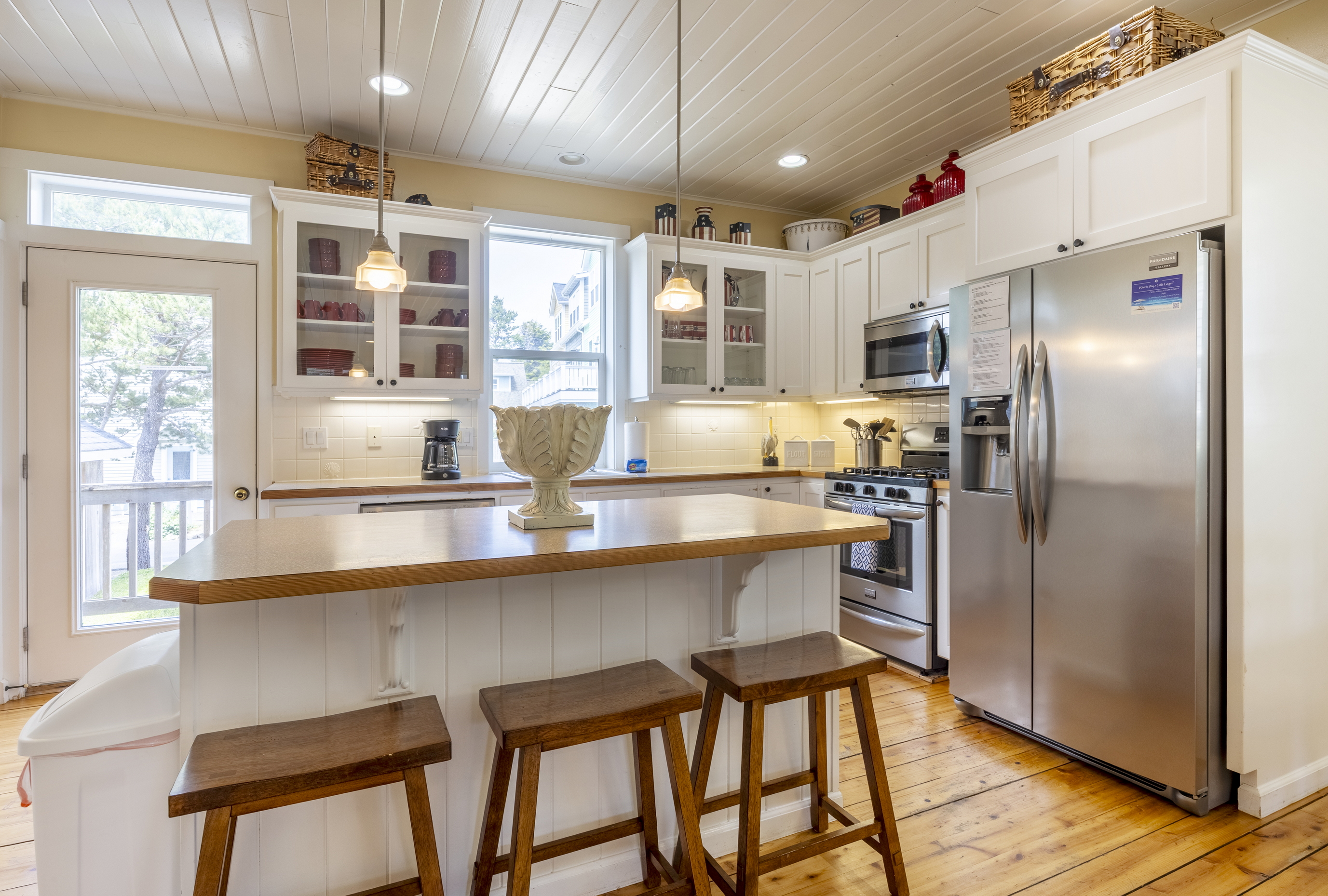 Spacious cook’s kitchen, fully stocked with everything you need to create delicious family meals and lasting memories!