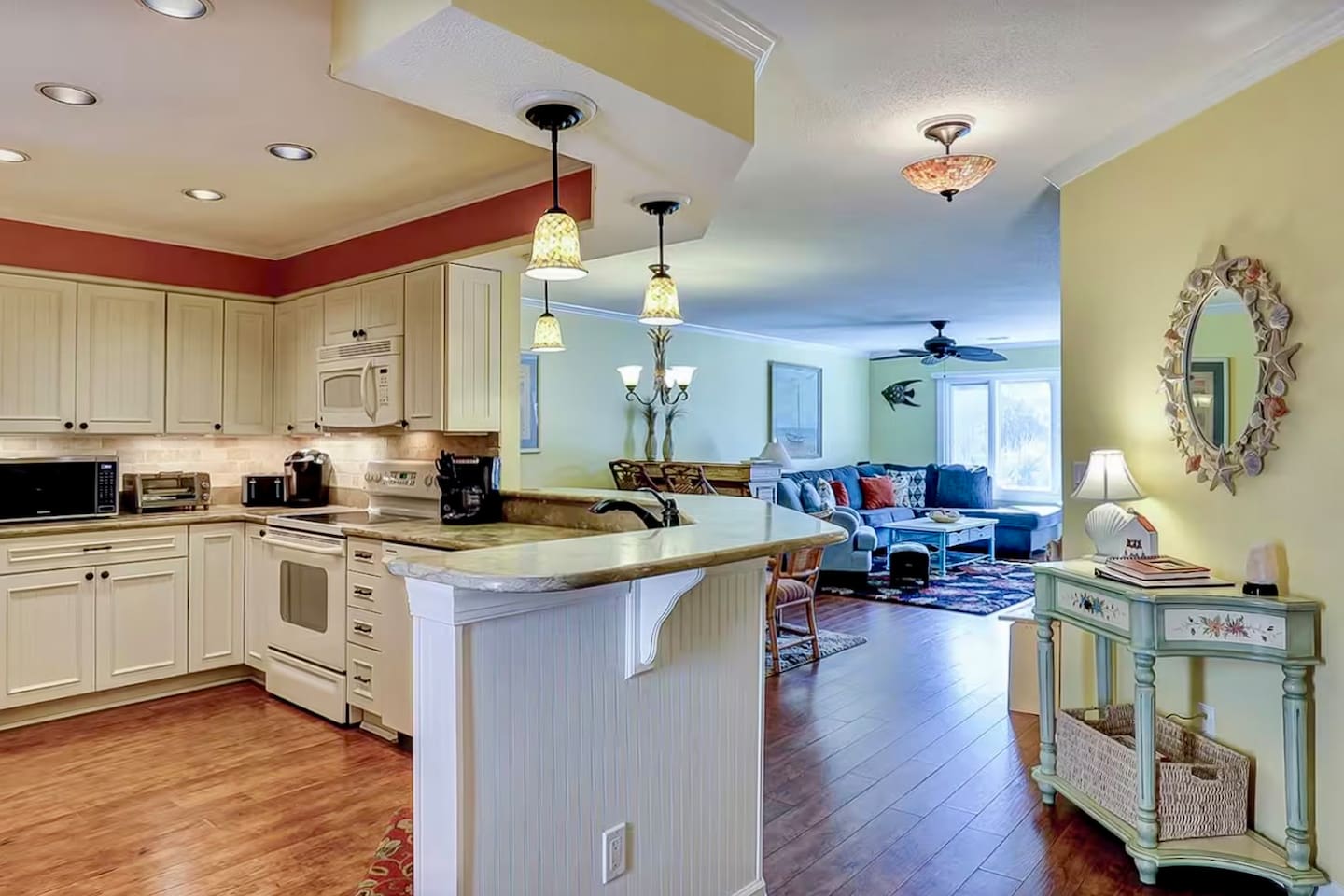 Kitchen with breakfast bar