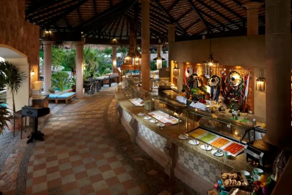 Outdoor Dining at Playa Grande, Vacation Travel Exclusives
