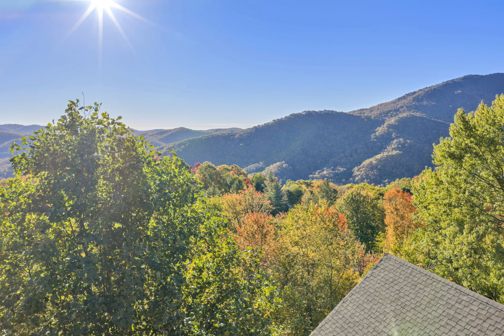 Fall @ WishYouWereHere7Devils is what Leaf Peeping dreams are made of! These October 2025 photos & videos were incredible!