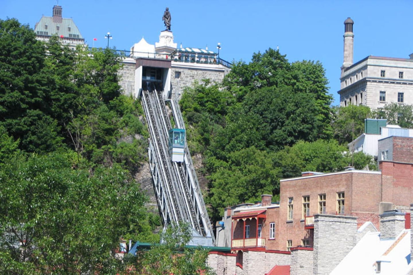 Le populaire funiculaire de Québec!