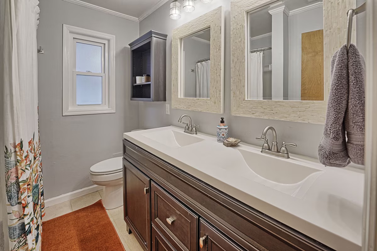 25 21st Avenue | Seas the Day | Full Bath | IOP Escapes