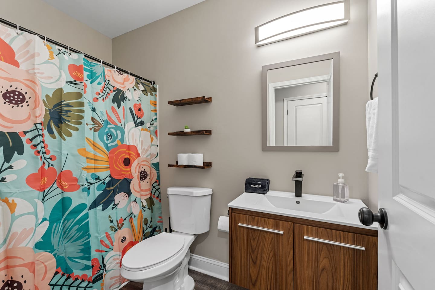 Right unit - Hallway bathroom