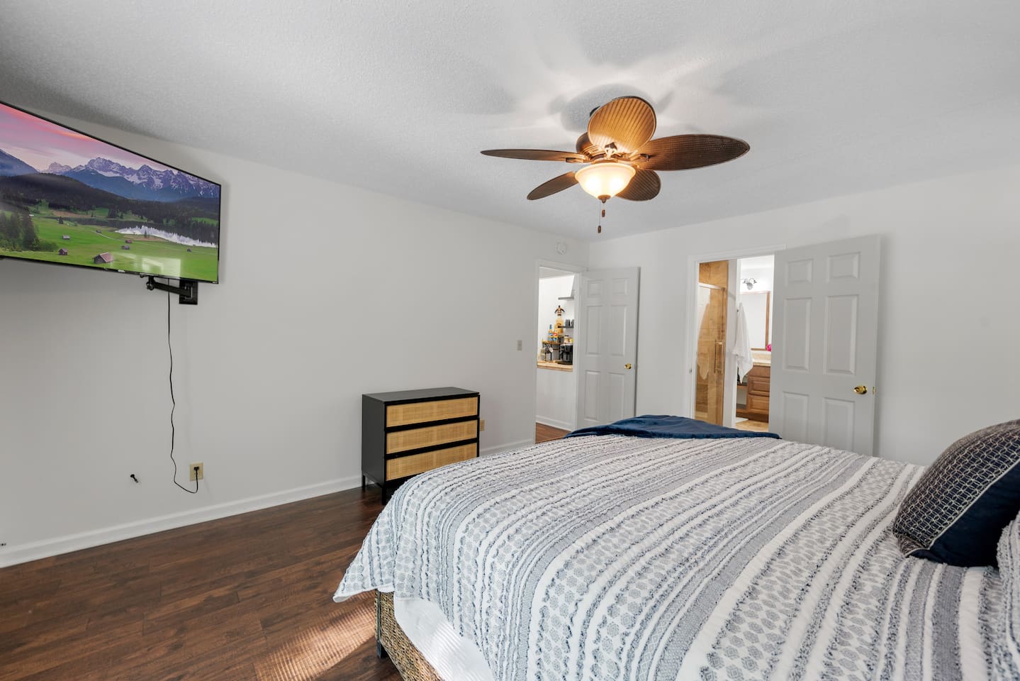 King Bedroom #1