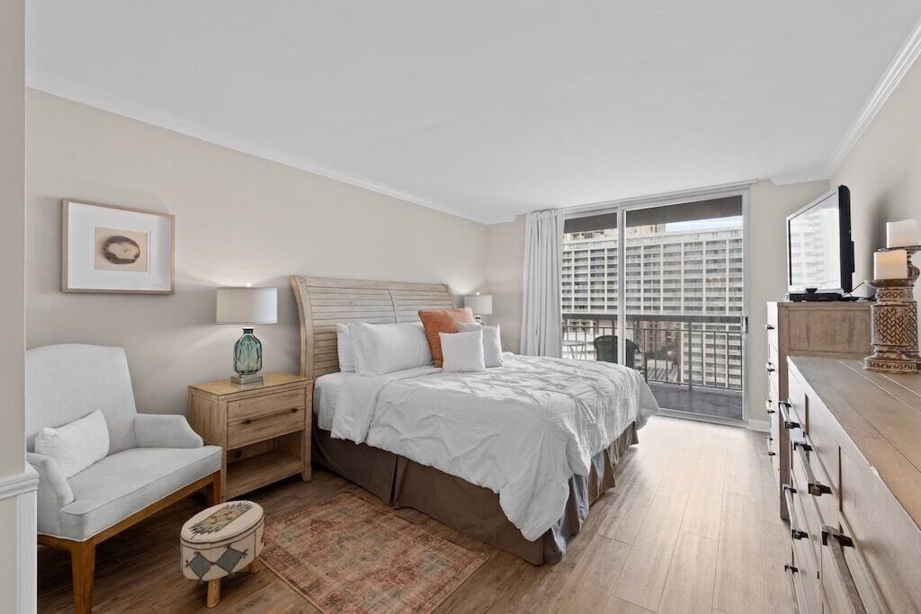 Main Bedroom - King bed and a view