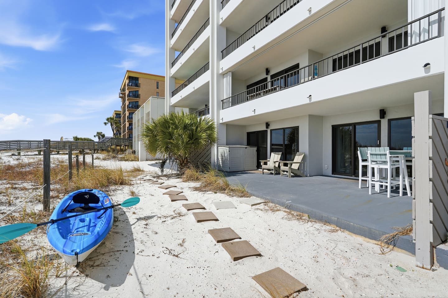 Large private patio with kayak to use