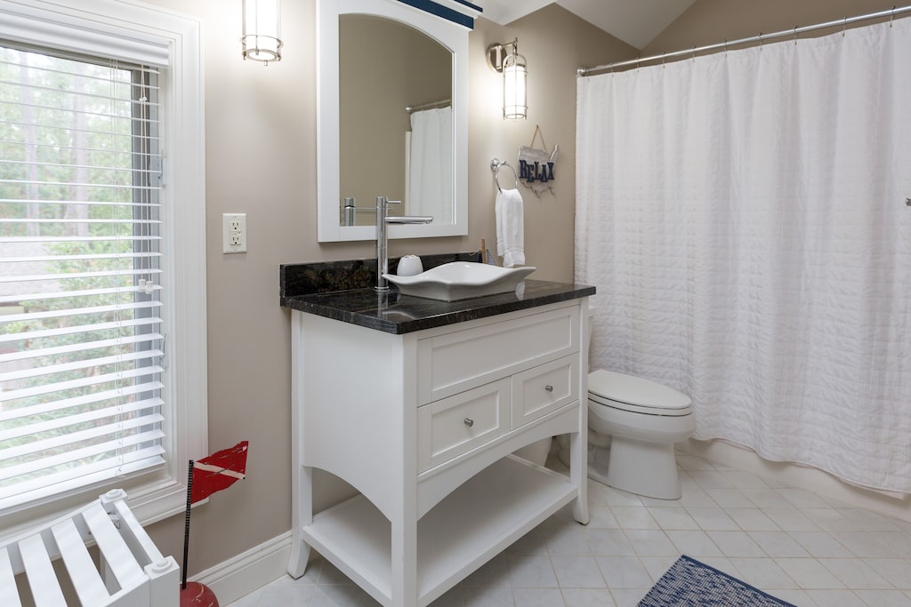 4th bedroom private bathroom