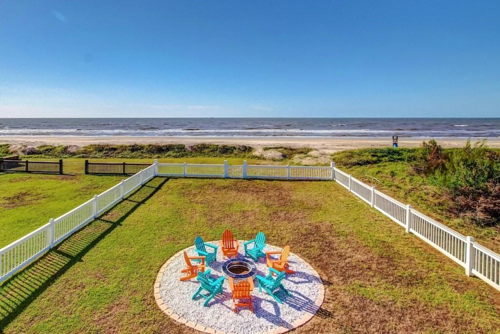 c0f16d62e9cb43059e491c56bac174d3 | Beachhouse | Texas | TX | Vacation Homes | Galveston | Crystal Beach | Kokomo | Breezy Days | Beachfront Elegance | Sunrise Serenity | Southern Sands Property Management, LLC