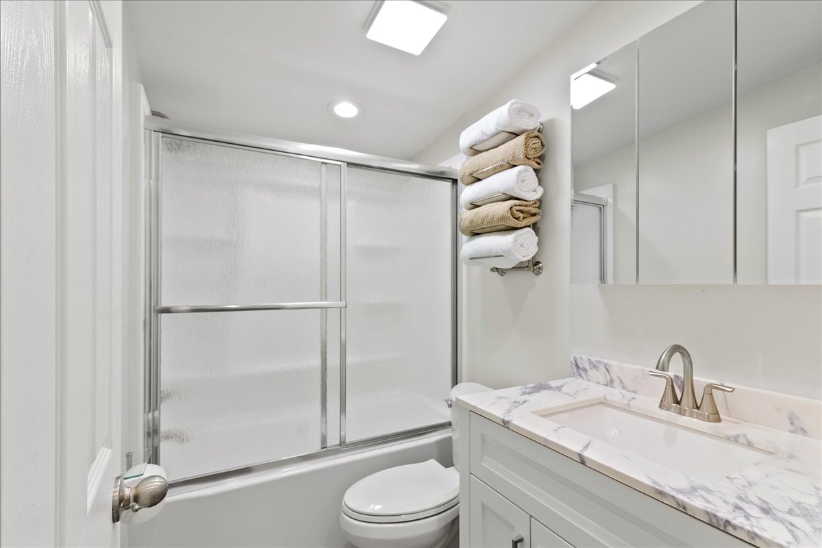 Spare bathroom tub and shower