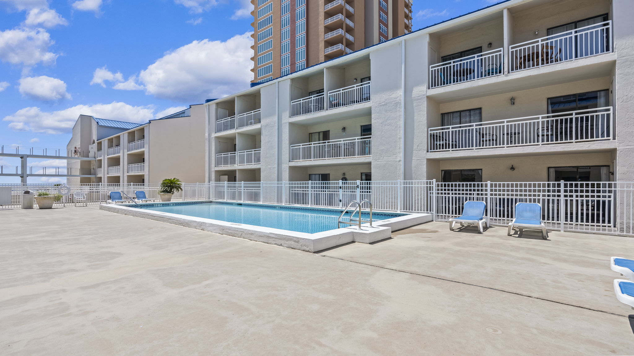 1st floor pool