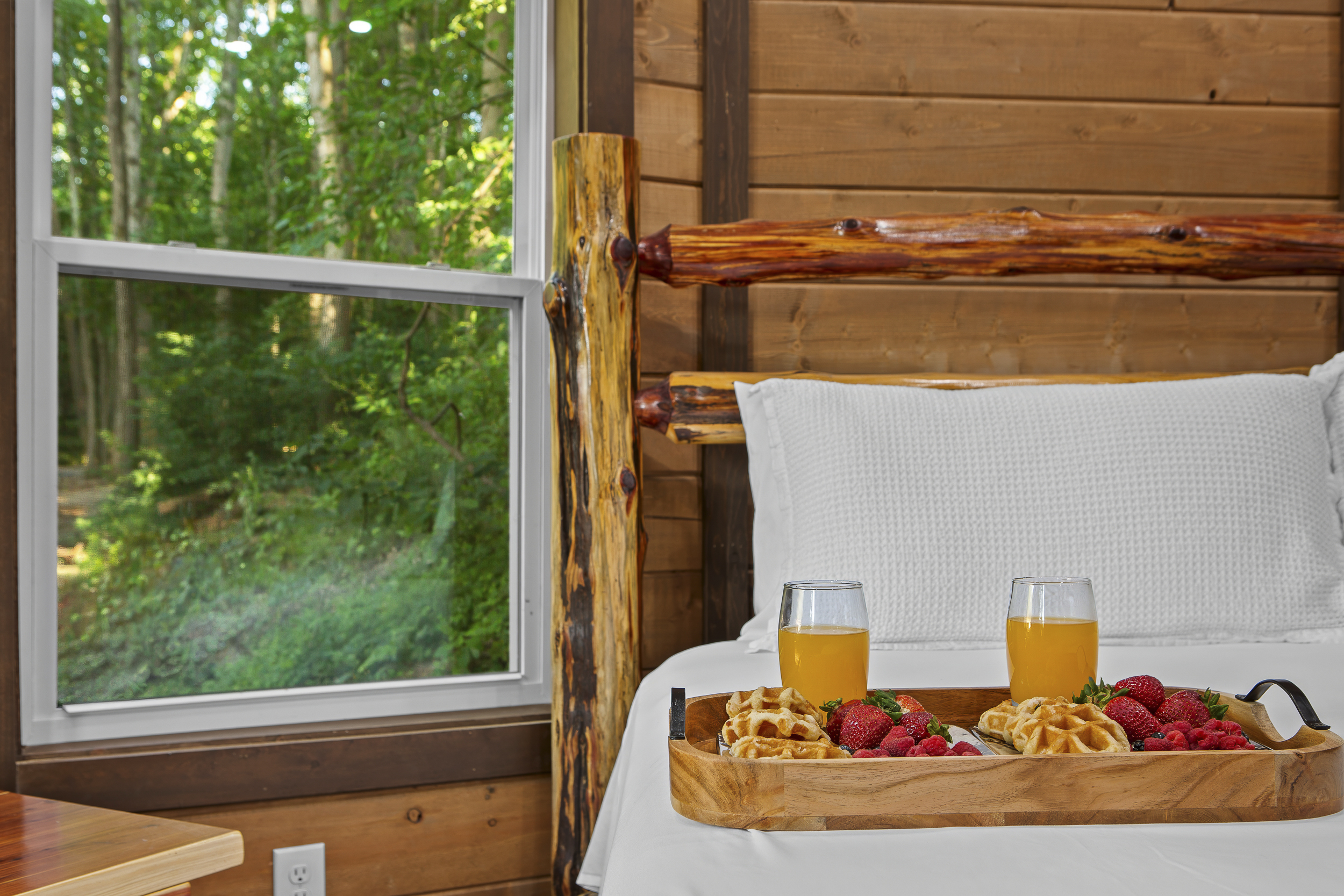 Bedroom Retreat: Wake up to forest views and breakfast in bed—your nature escape awaits!