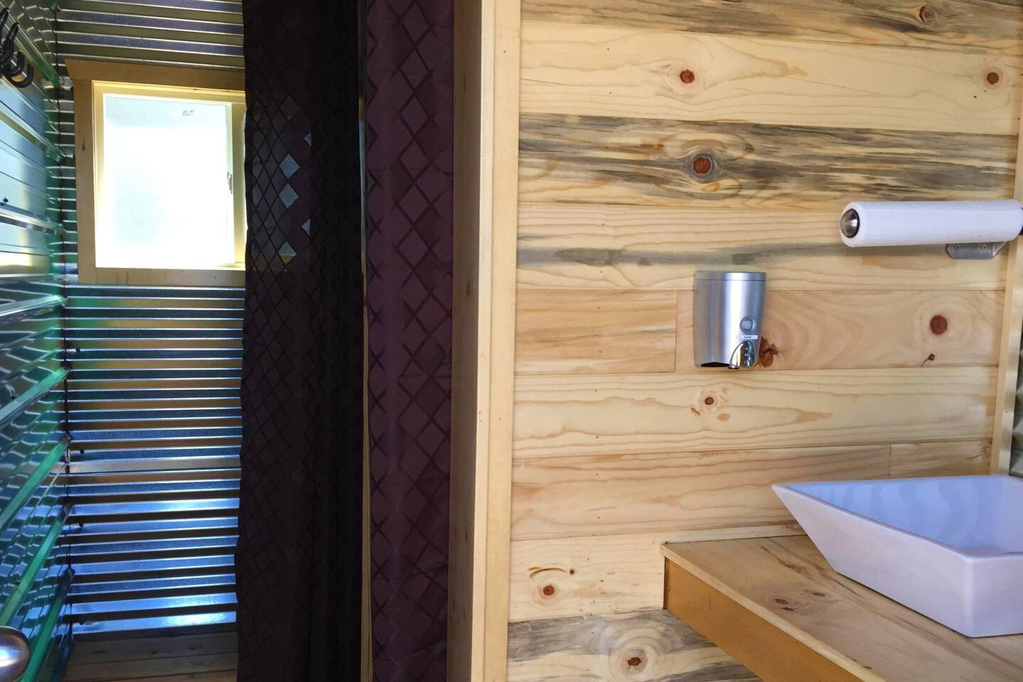 Detached, Double Bathroom & Shower Unit