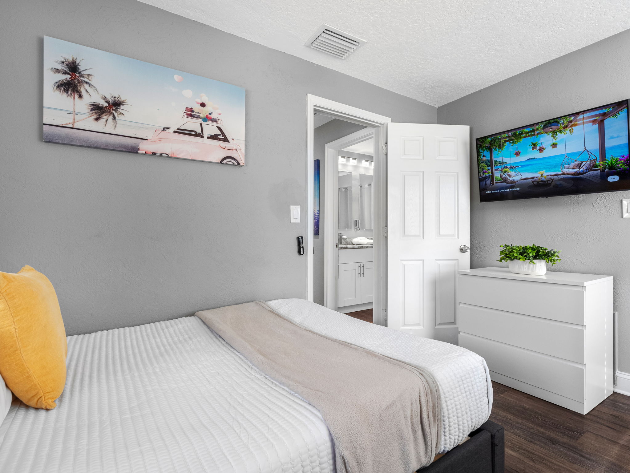 This efficient space offers a cozy full-size bed and twin bunk beds—perfect for families, friends, or kids traveling together.