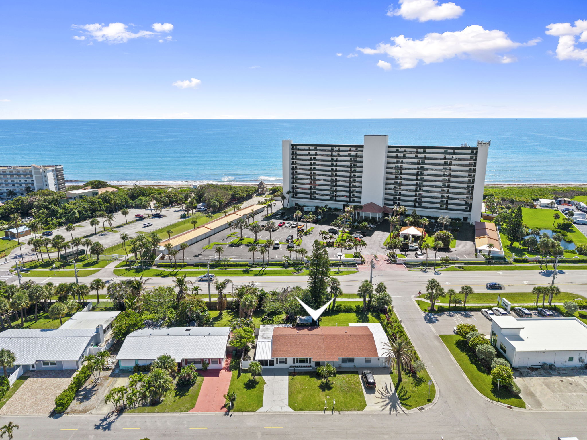 GREAT LOCATION, PRIVATE BEACH ACCESS