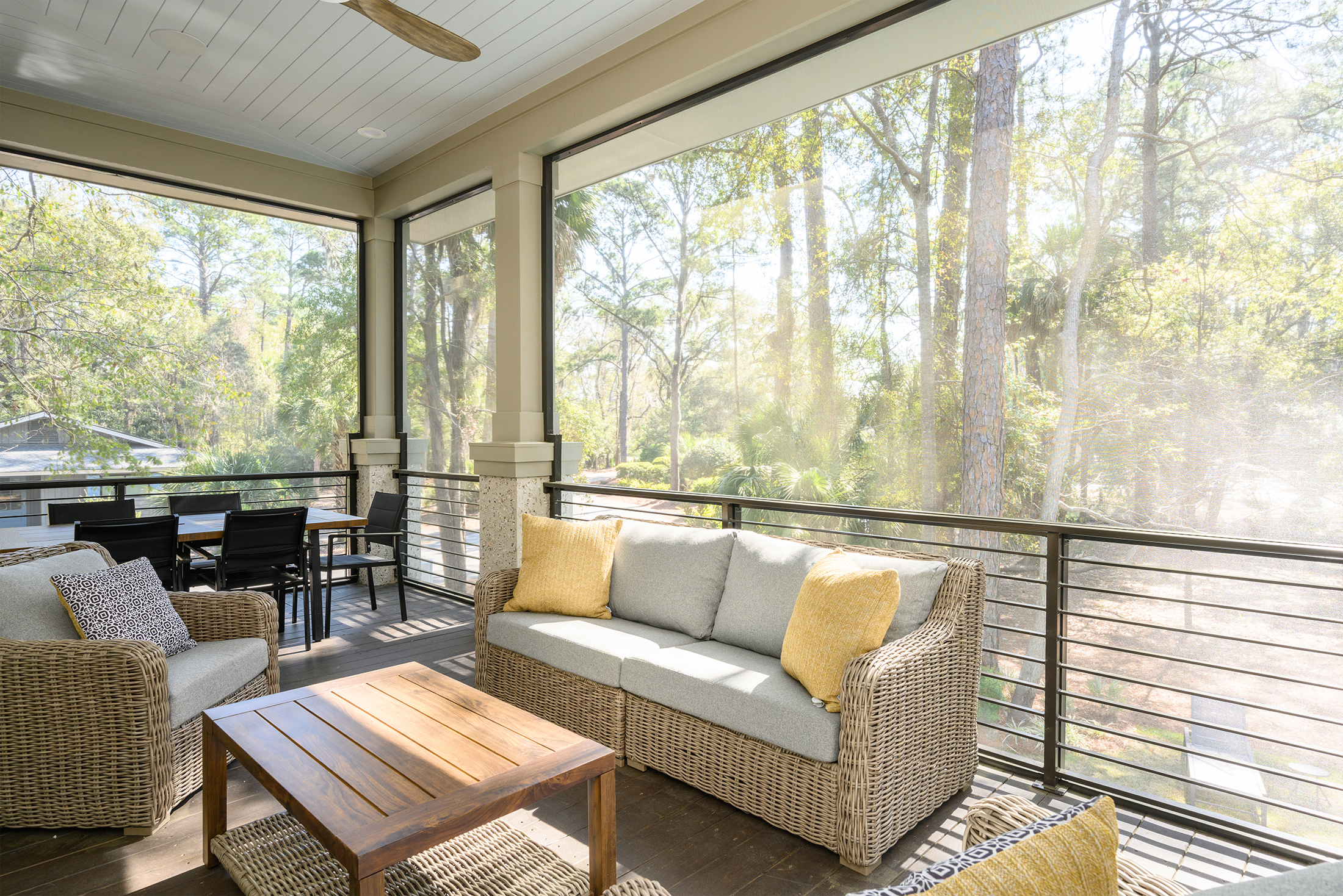 awesome screened porch, great for mornig coffee or afternoon beverages