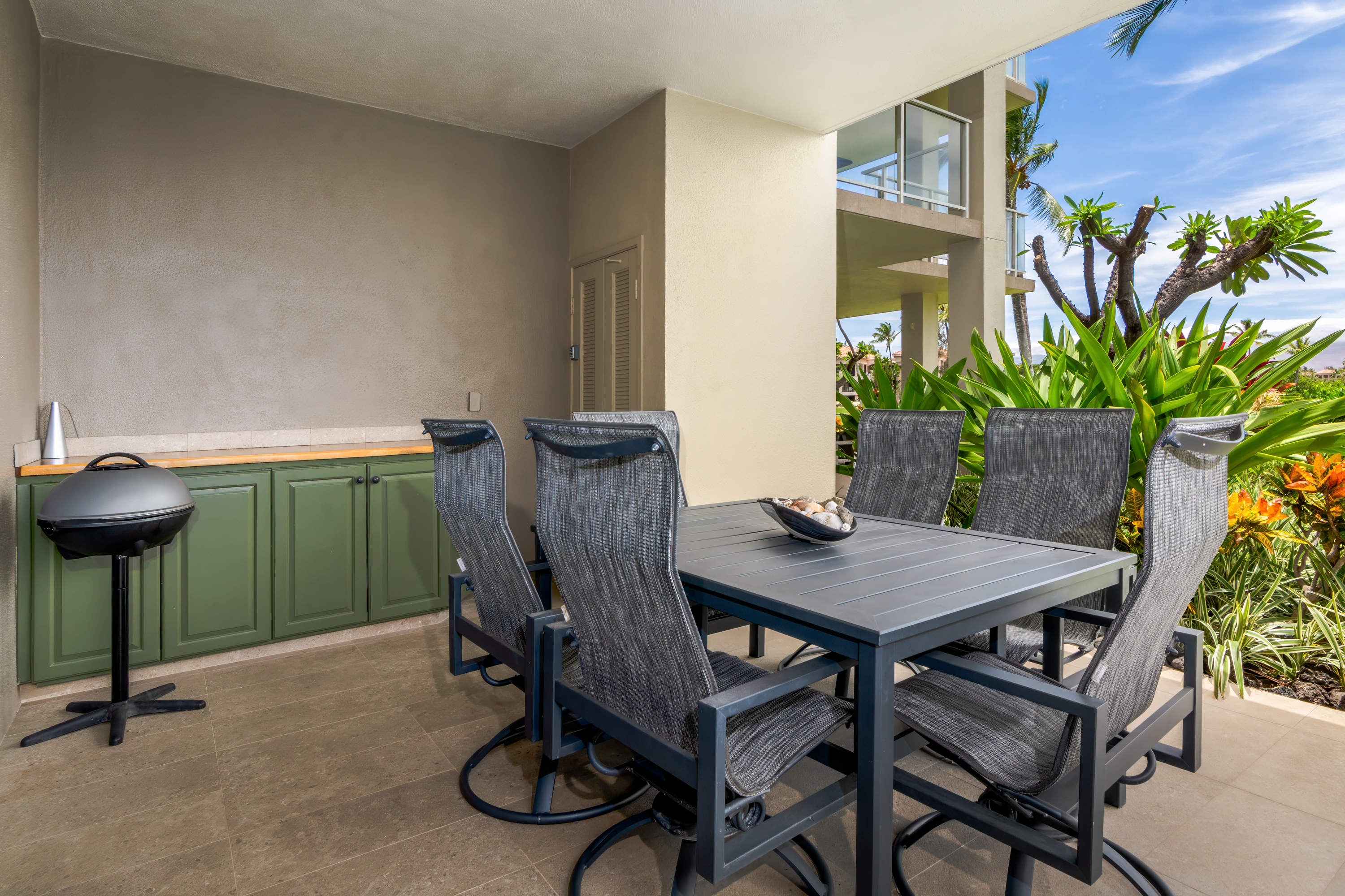 Lanai Dining