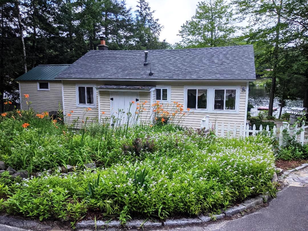 Front of Cottage from Driveway