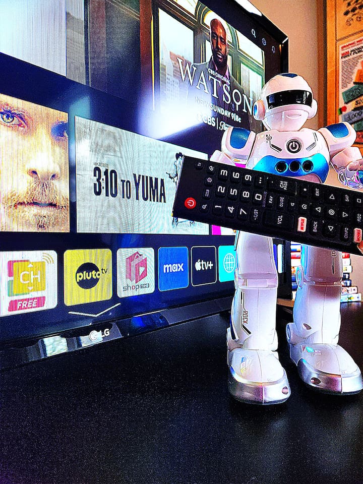 Howie SHOG shows how to use LG Smart TV.