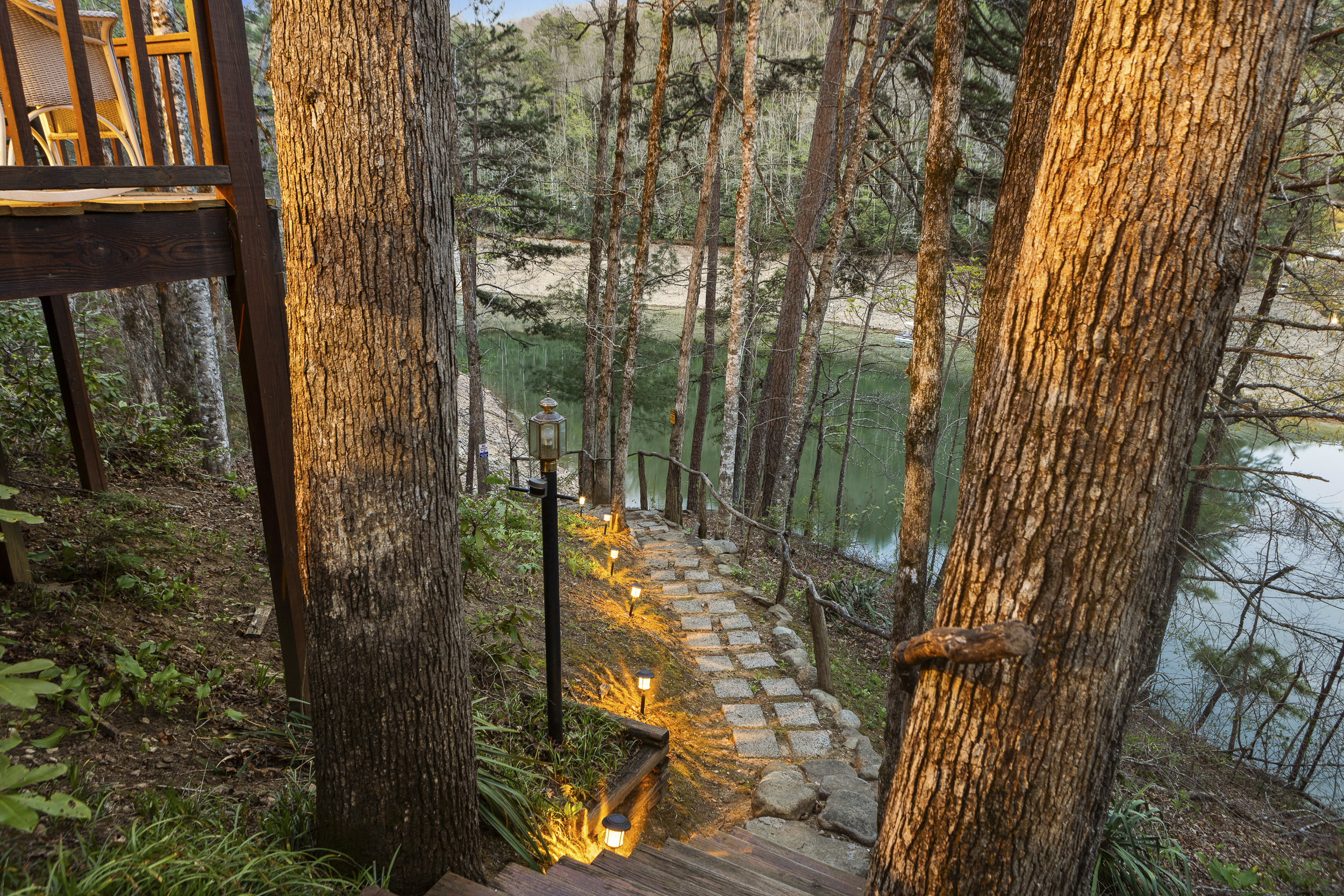 Pathway: Unwind as you stroll down to the tranquil waters of Robbinsville!