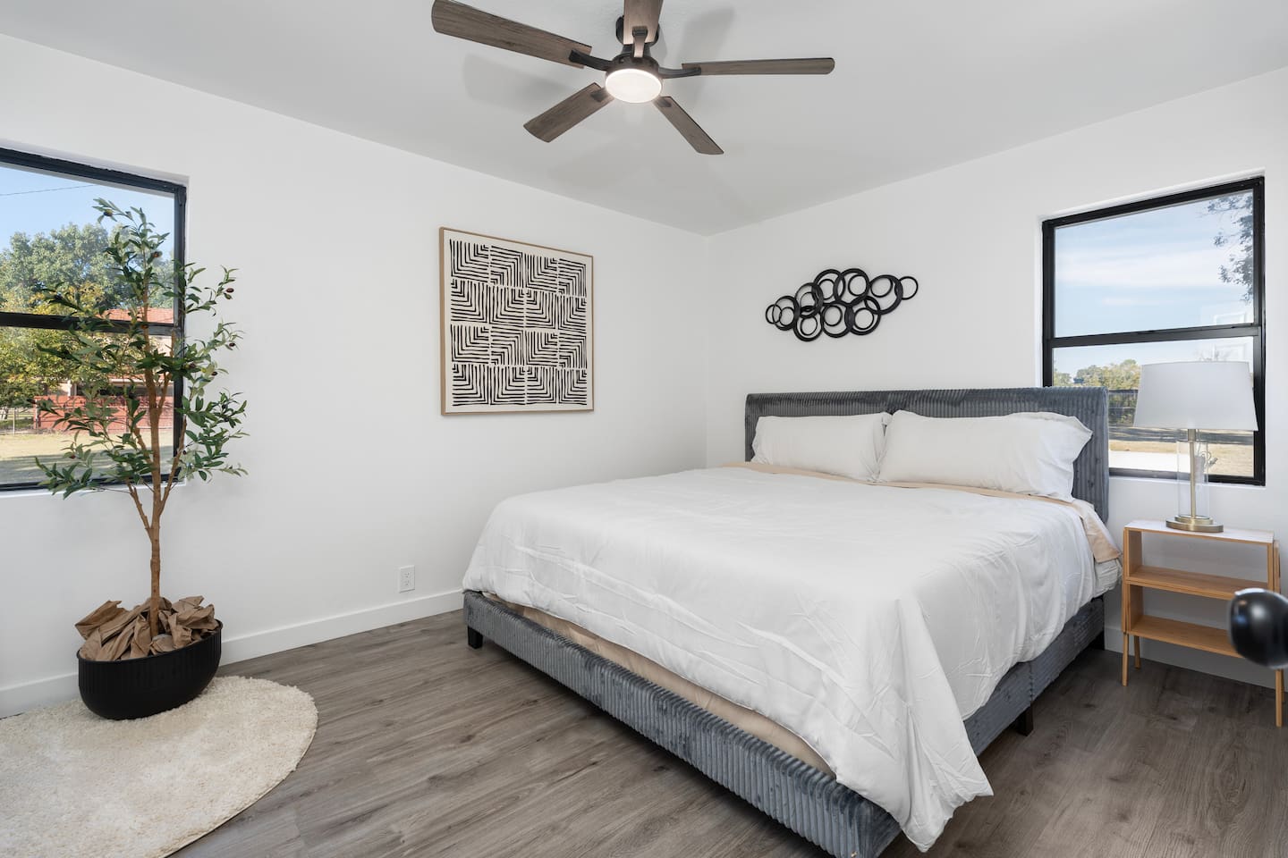 A calm and comfortable room featuring a King bed, TV with streaming channels, a ceiling fan, and crisp bed linens. Ideal for quiet nights in and a great night’s sleep.