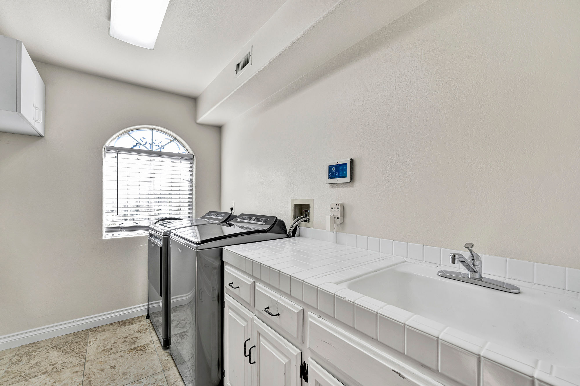 On‑site laundry room: handy for families, long stays, or post‑pool towels