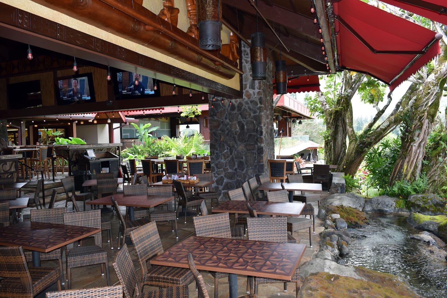 Happy Talk Lounge - Walking Distance