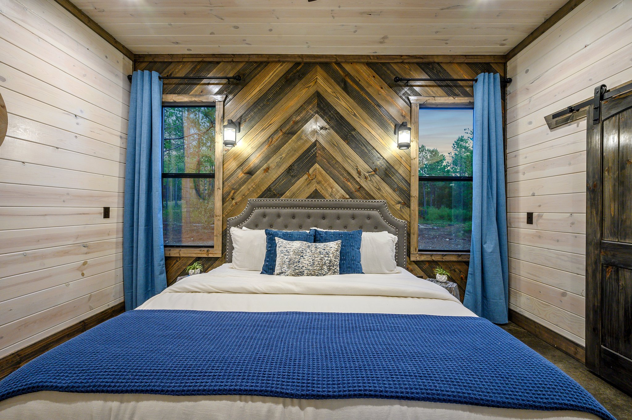 Modern rustic bliss: A peaceful retreat with warm timber accents.