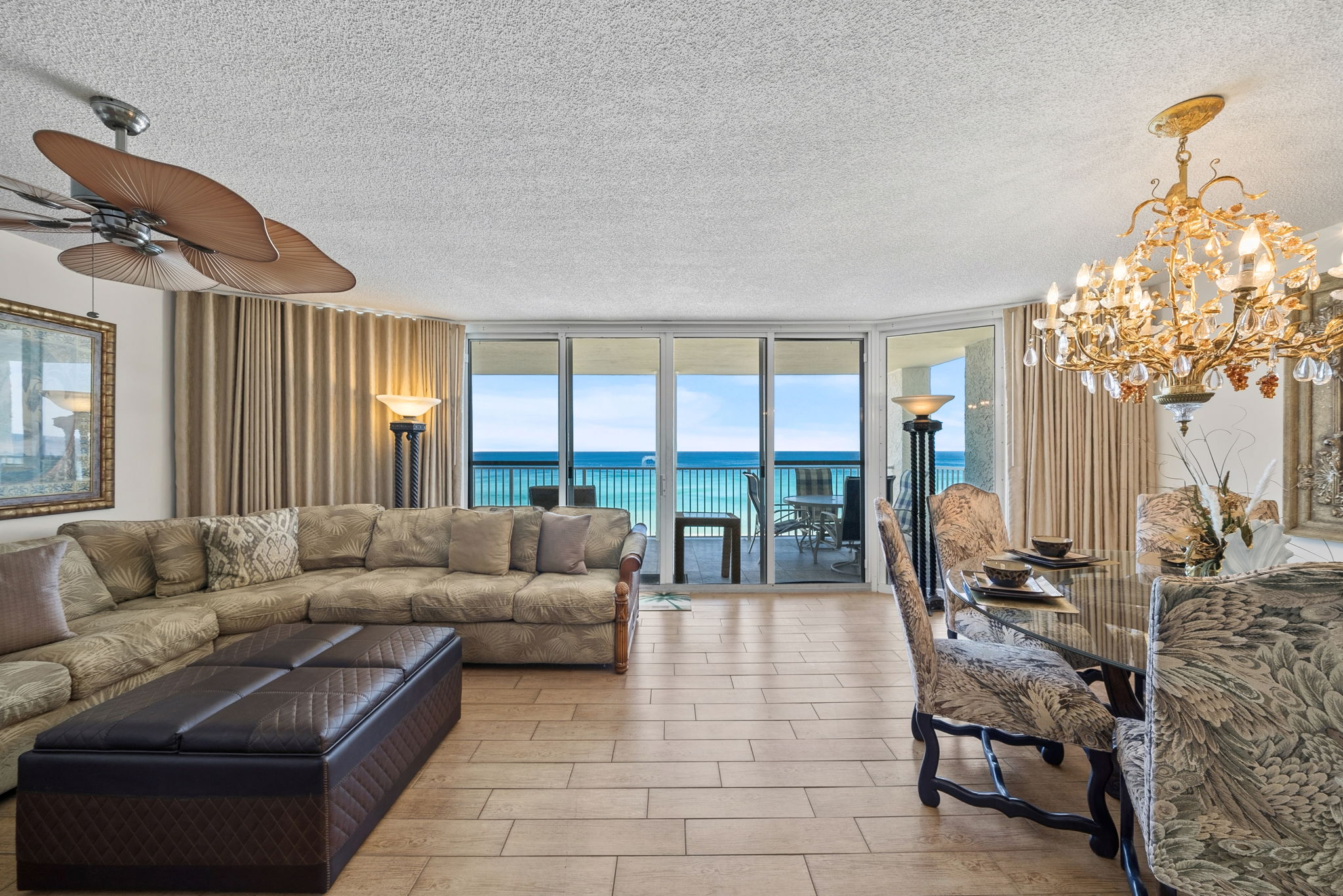 Living room / dining room