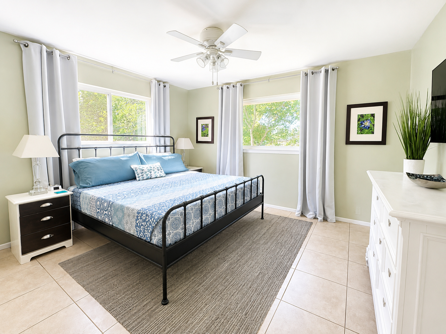 King bed w/ premium Nectar hybrid mattress