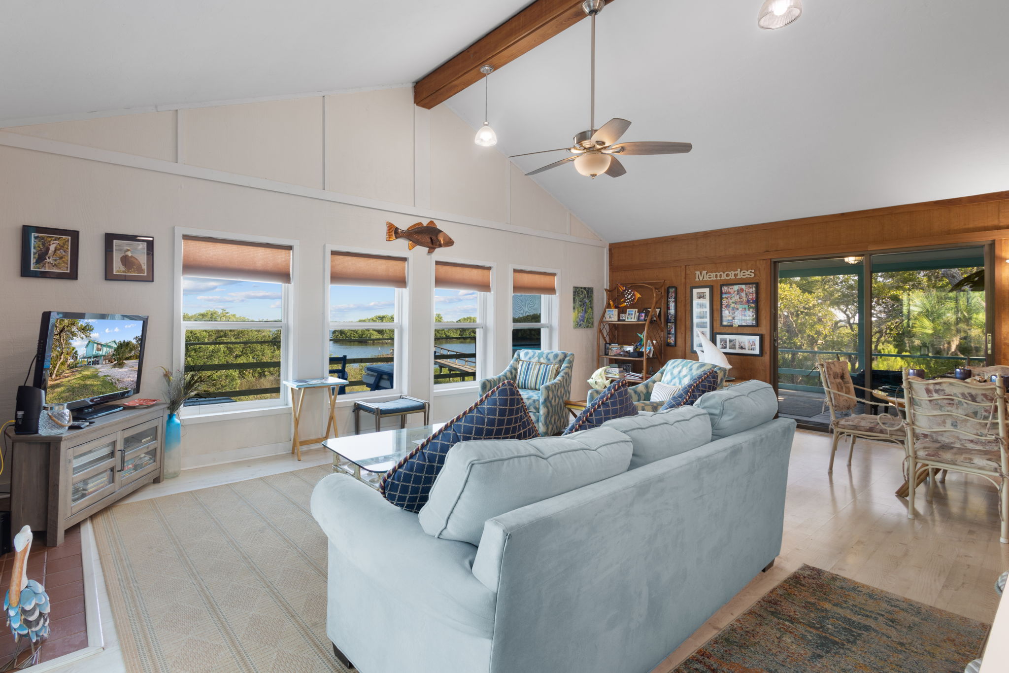 Gorgeous views right from the living room-- perfect for bird watching!