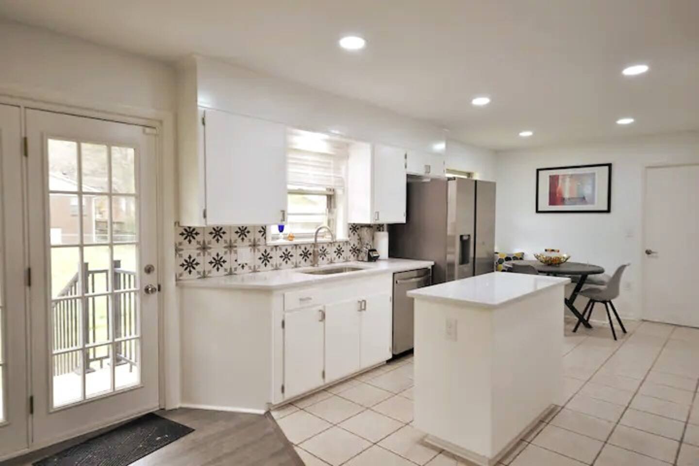 Spacious Kitchen with modern amenities. Welcome cooks!