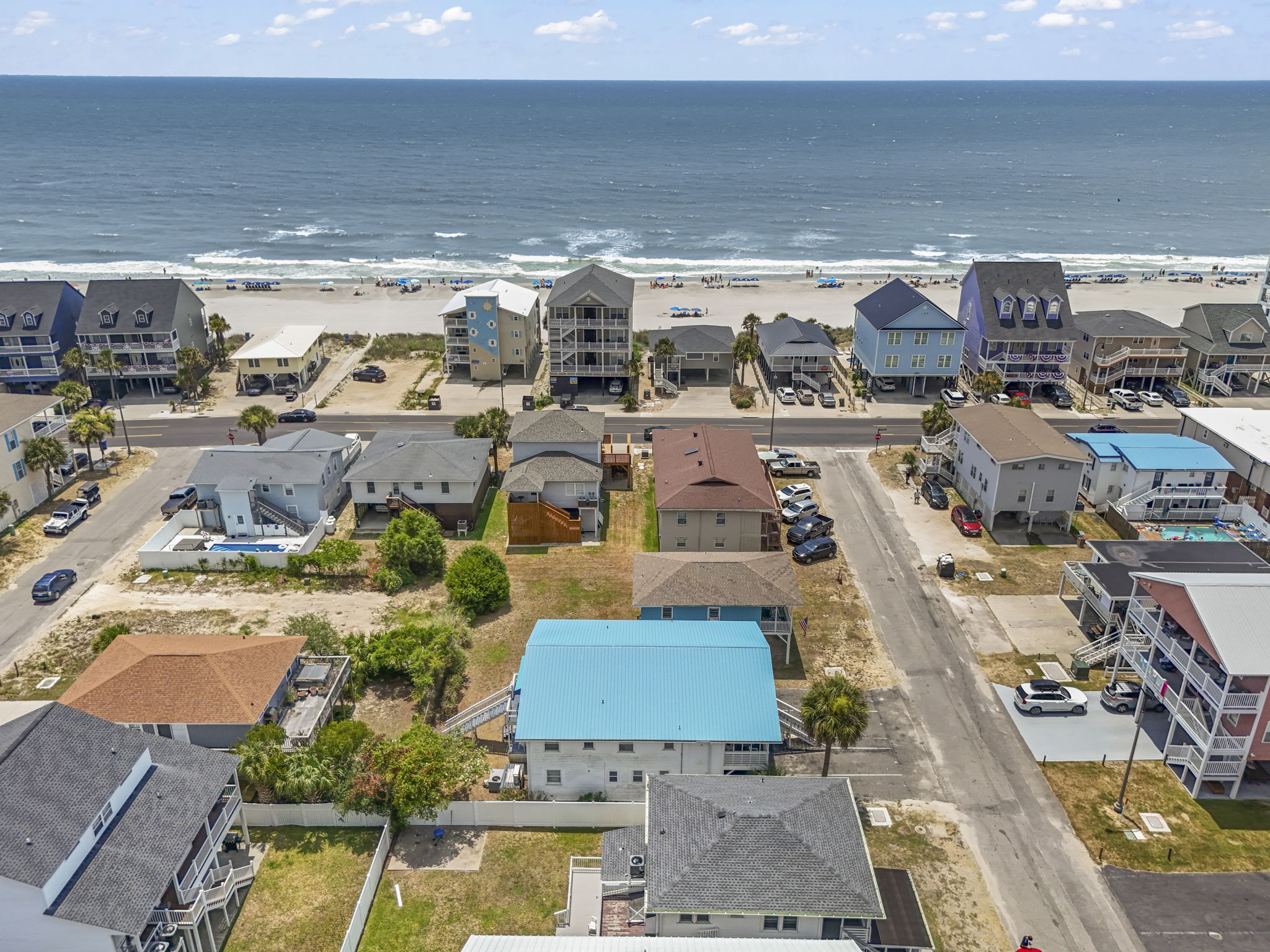 200 Feet from the ocean!  4 bed 2 bath, top level sleeps 16