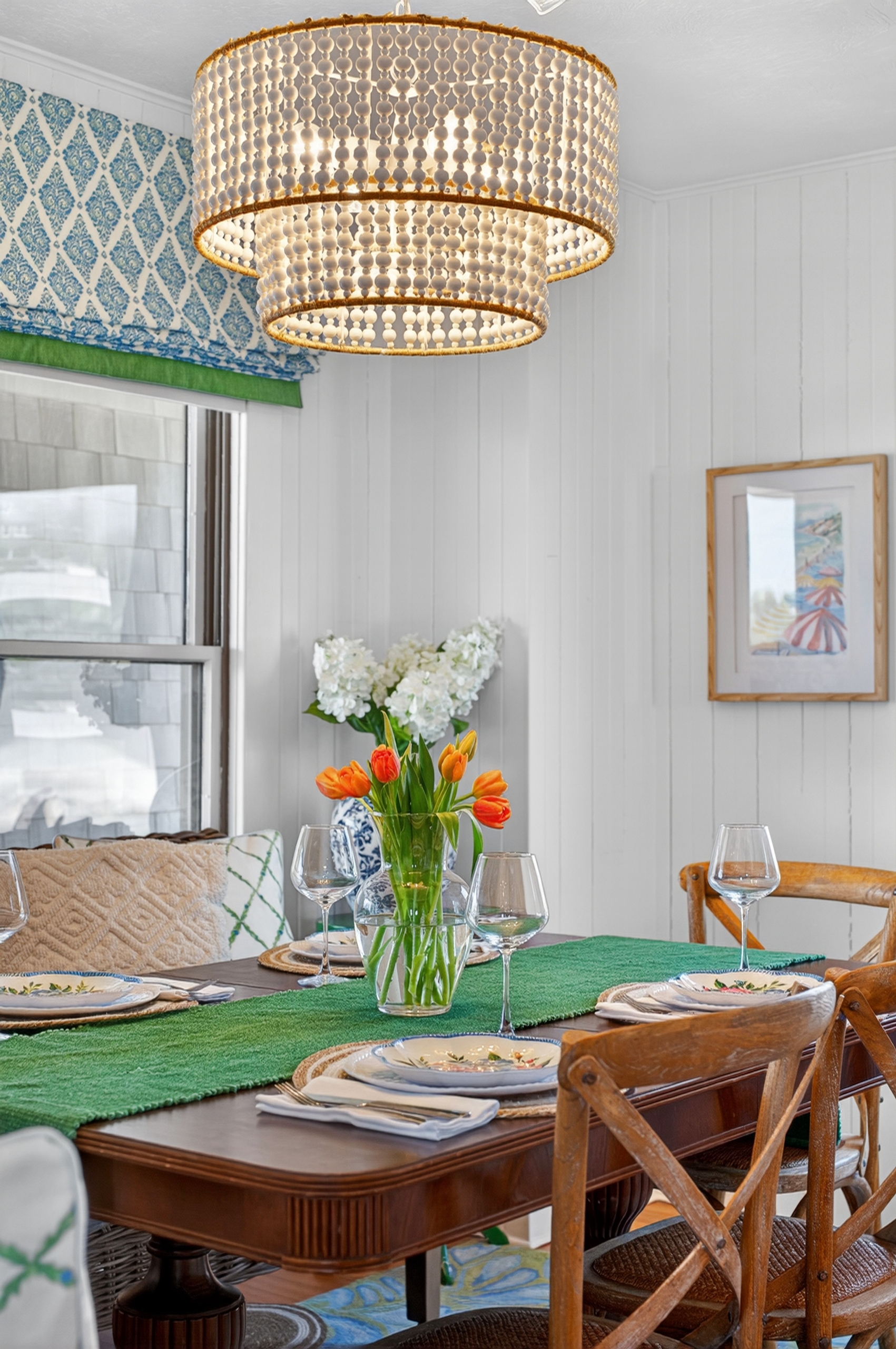 This inviting dining space for 8 is perfect for celebrating meals together after a day of adventure. 🏡