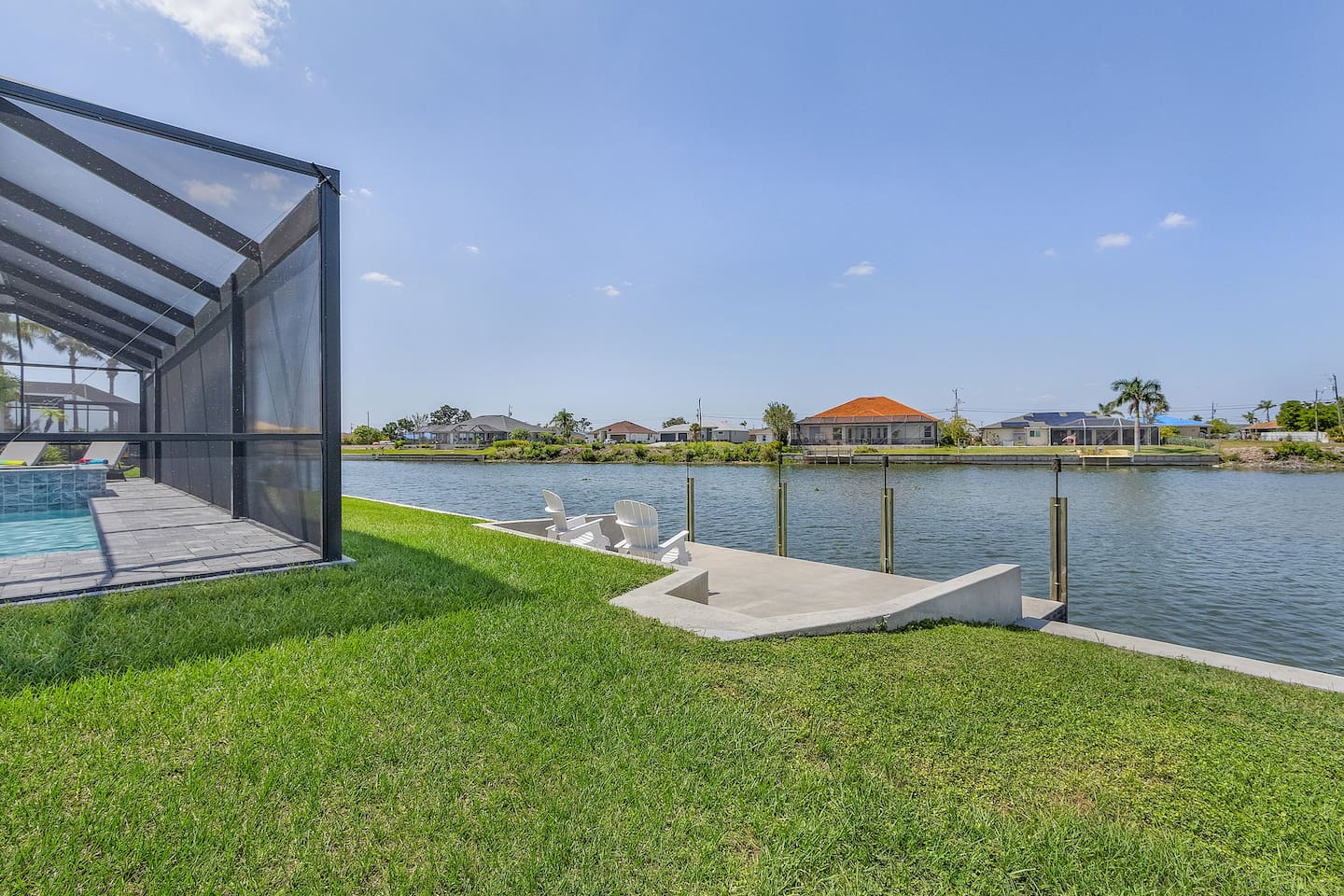 Discover Florida's wildlife wonders with mesmerizing bird, fish, and turtle sightings.