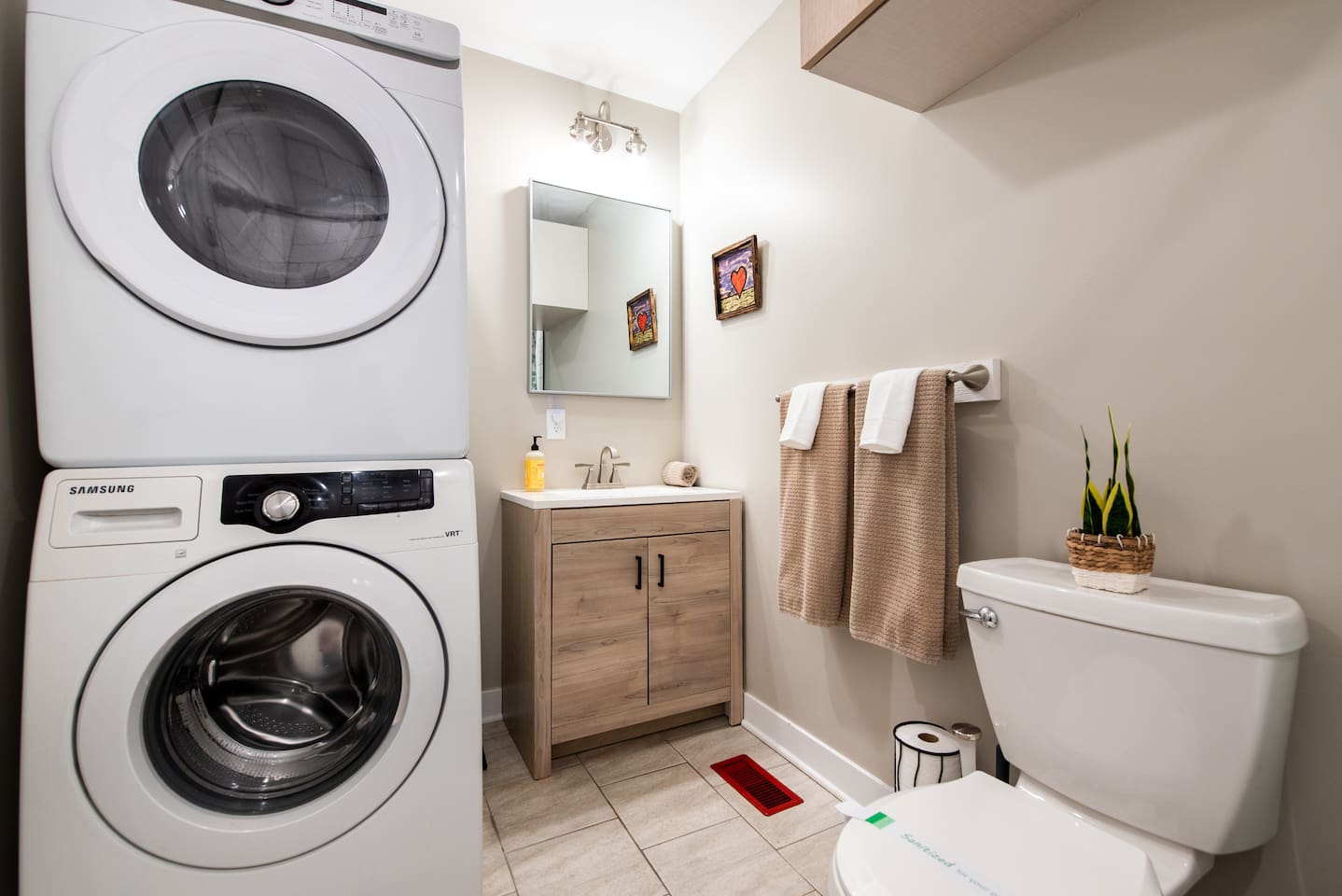 2nd Full Bathroom in hallway. Washer/dryer located here. 