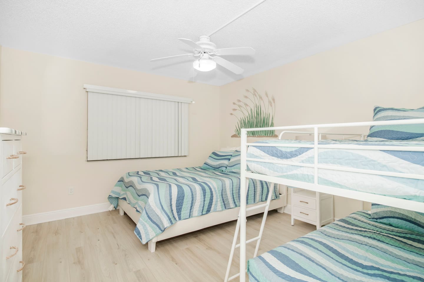 Bedroom 2: Queen & twin bunk beds, sleeps 4.