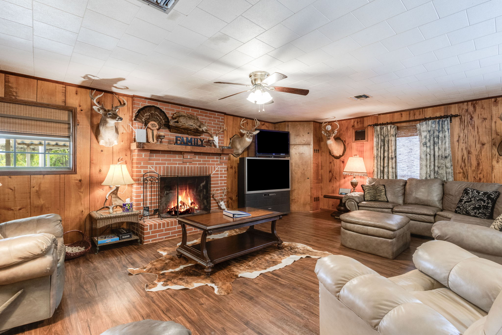 Living Room w/ Smart TV