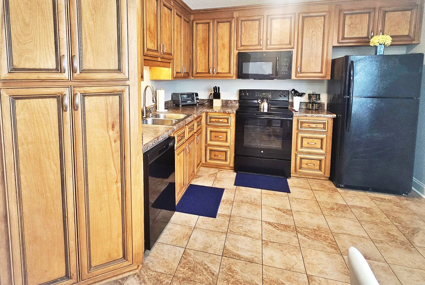 The kitchen is fully equipped with all the necessities and more.
Enjoy complimentary snacks, water, coffee, tea, and condiments upon arrival.  