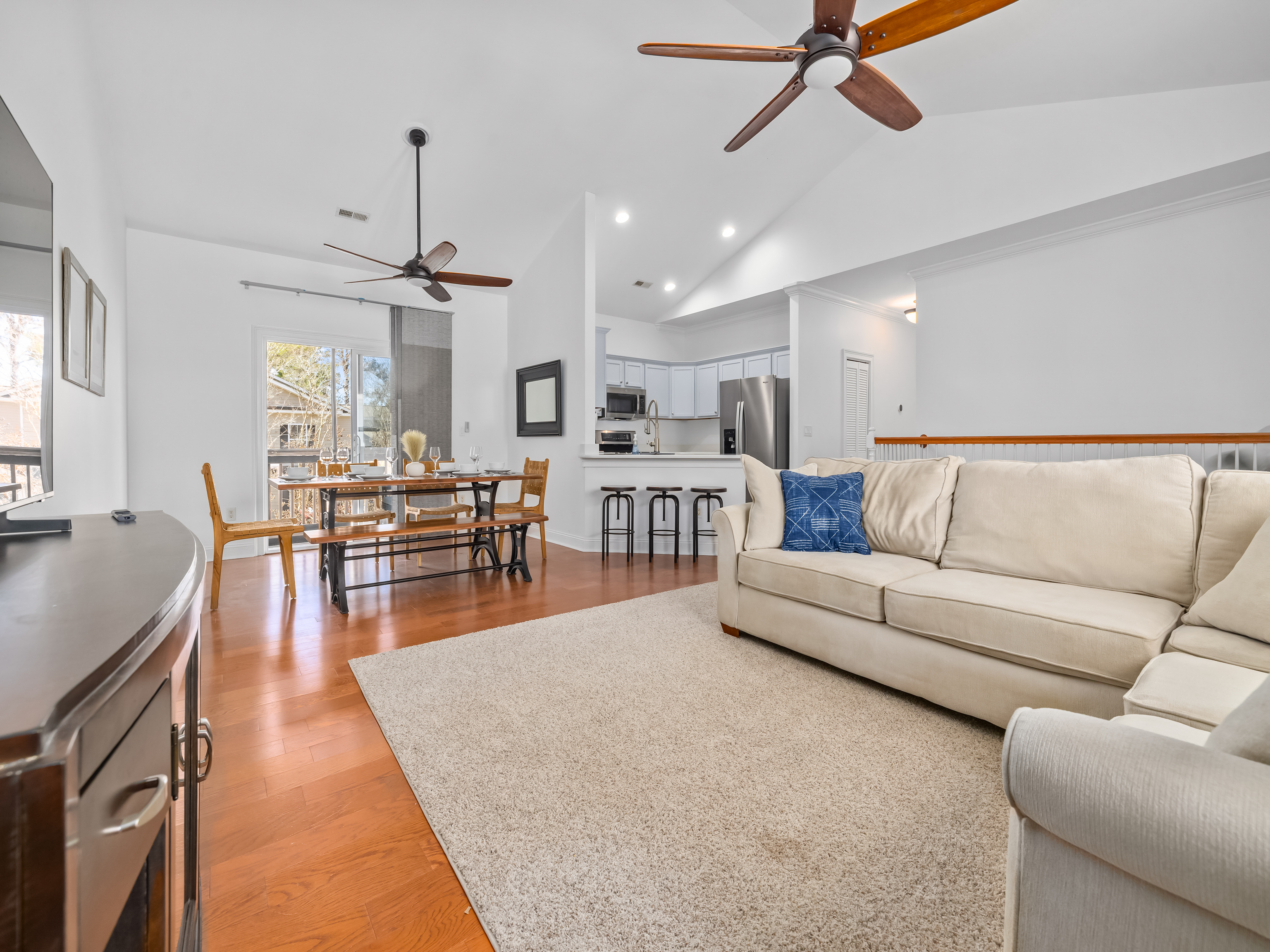 Spacious, airy, and designed for unwinding together.
Sink into the oversized sectional, stretch out under vaulted ceilings, and enjoy effortless lounging after a day at the beach. Bright natural light, calming coastal tones, and room for the whole crew