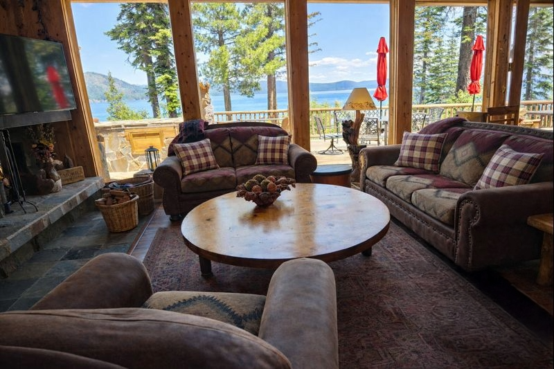 Our Cozy living room comes with complimentary views of the lake!