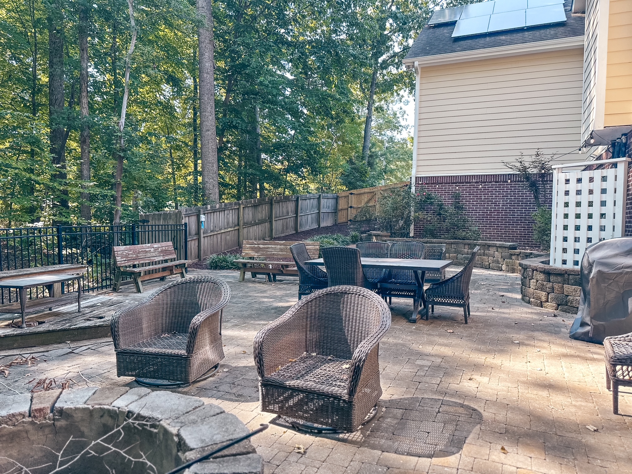 Outdoor Firepit/ Dining Area