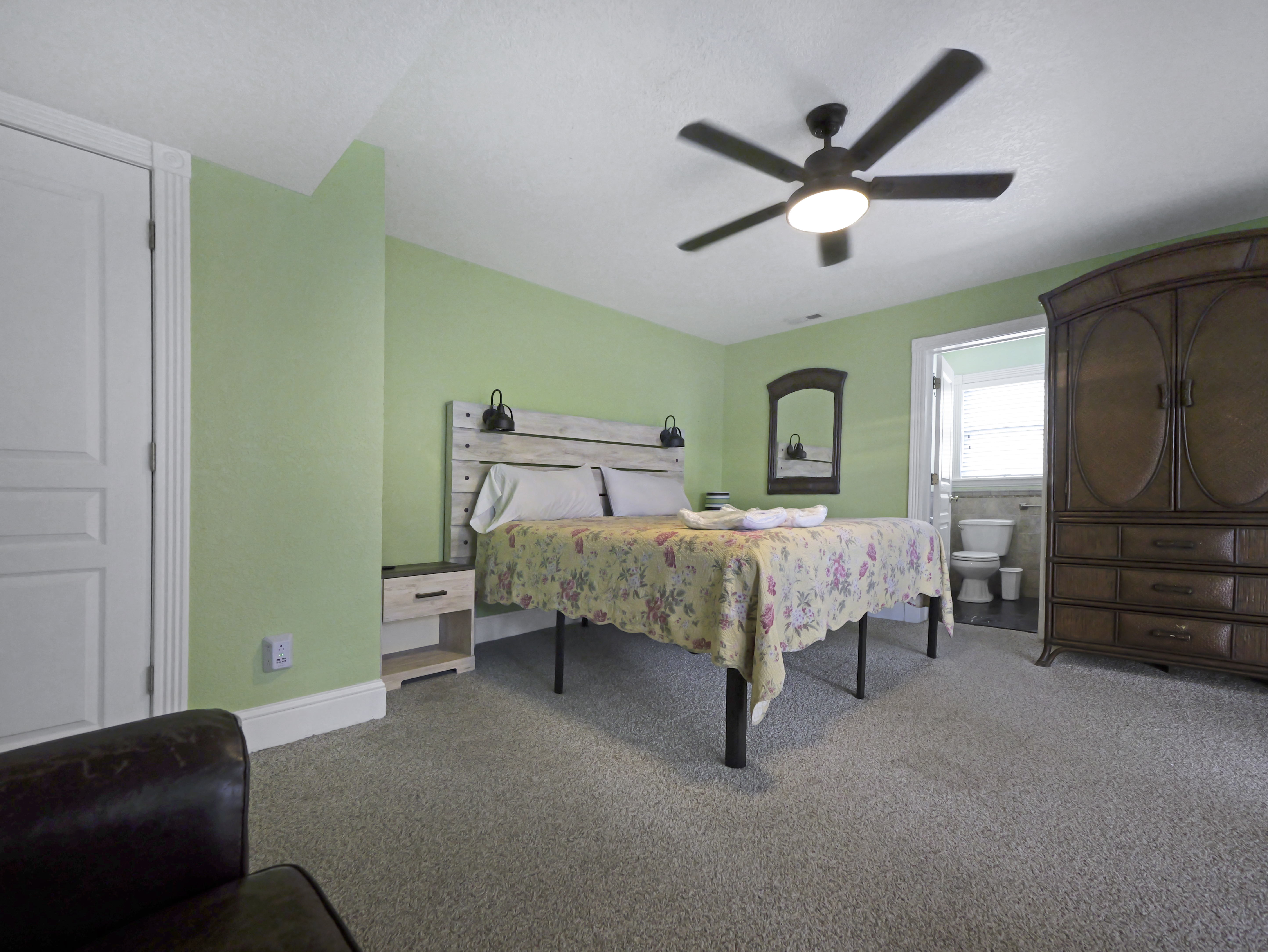 The Hemingway — King Bedroom (4)