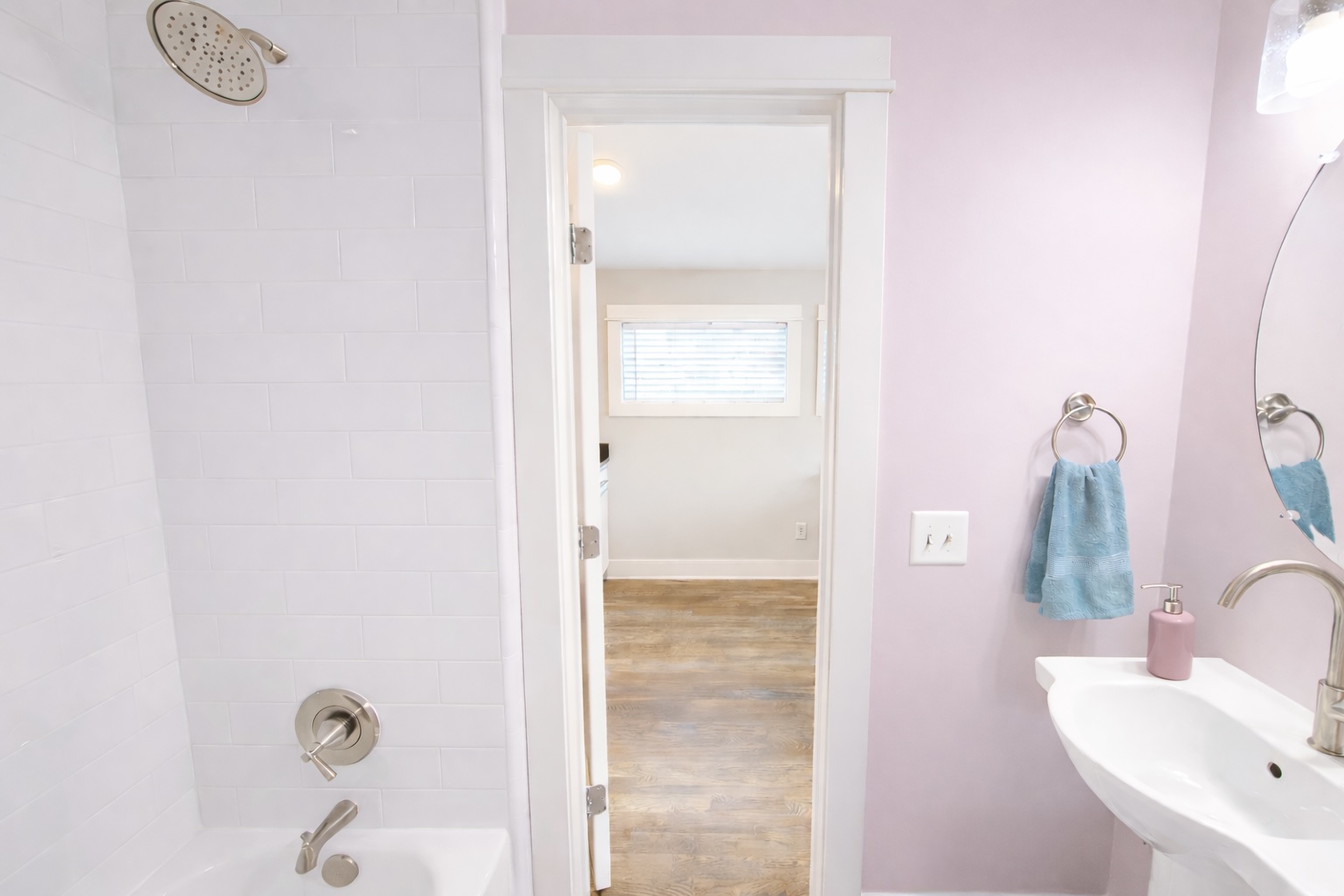 Luxurious full bathroom