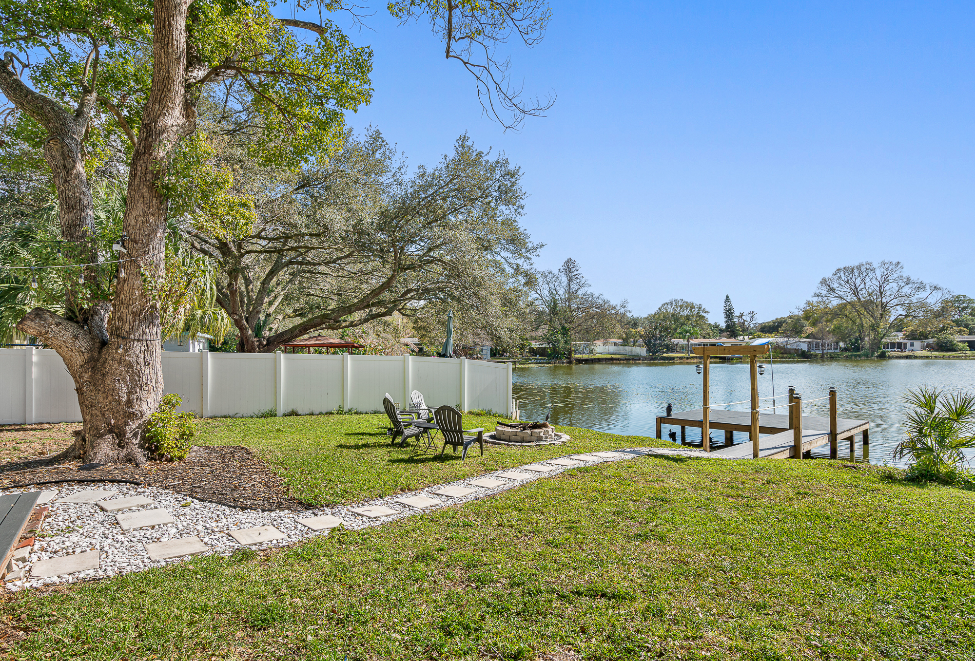 Lake Oasis—Ducks Visit Daily! Fire Pit, Fast WiFi 5