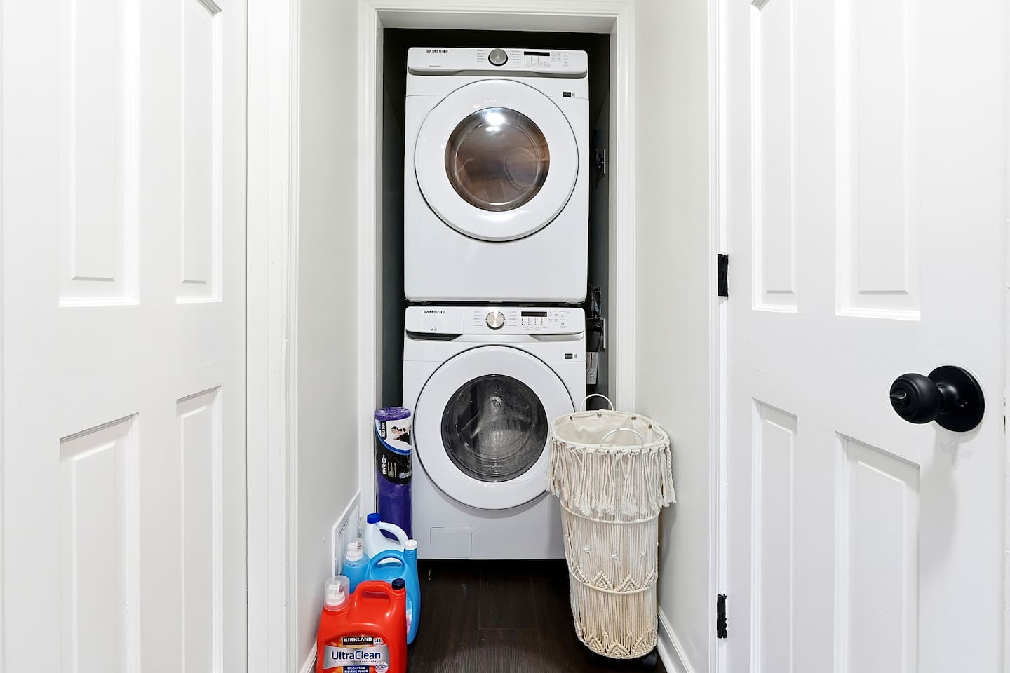 We have a washer and dryer available for use during your stay. We also provide complimentary detergent pods. 