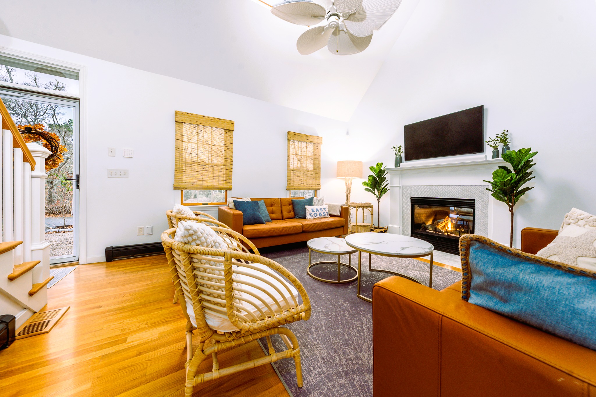 Vaulted Ceiling, Airy Space