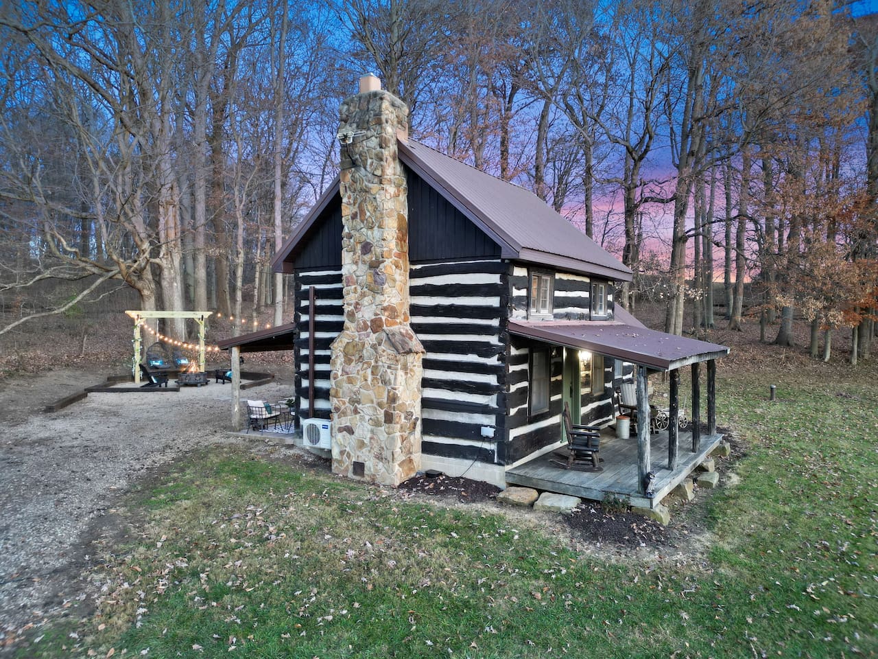 The charming side of the cabin.