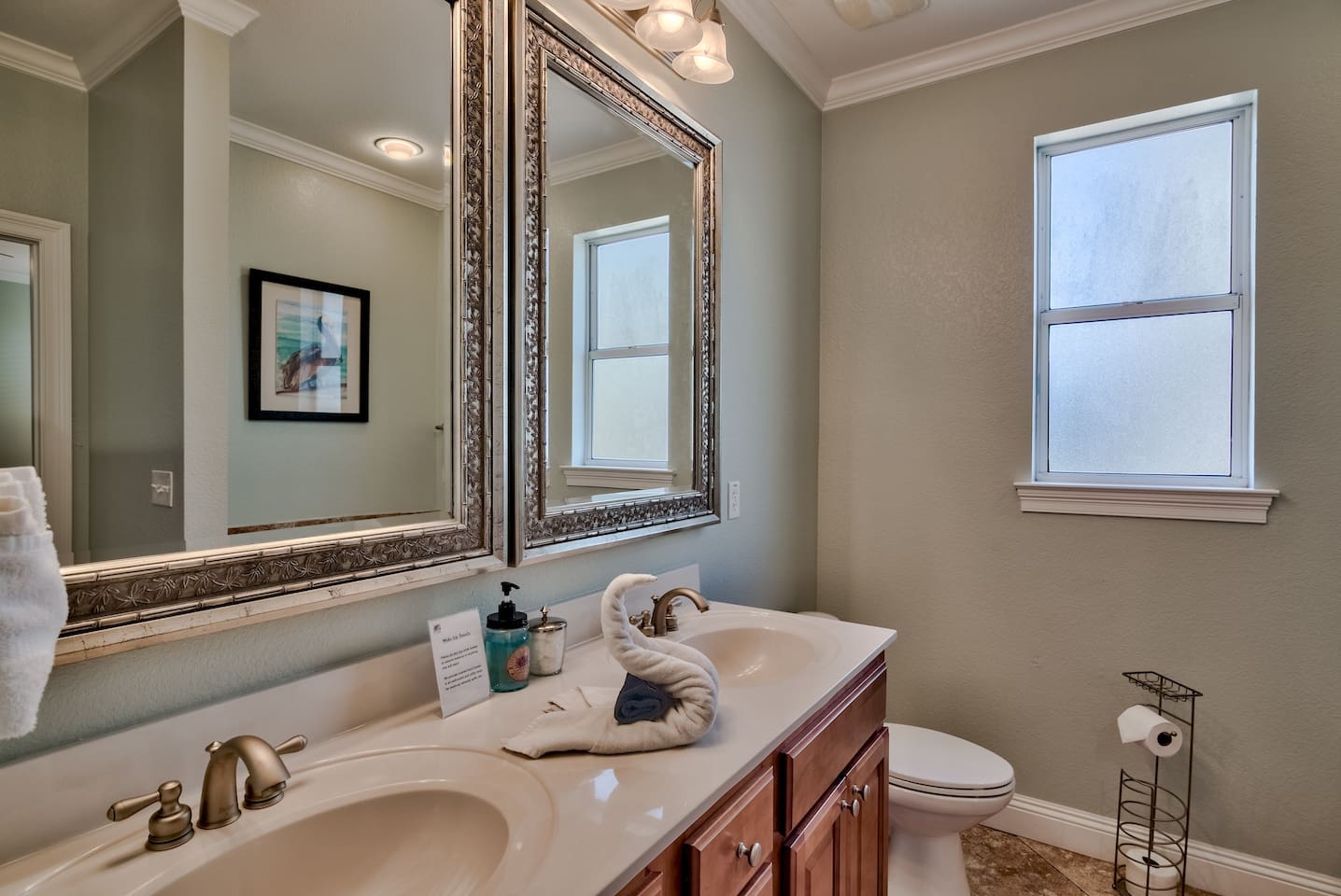 Bathroom 3 with Double Vanity Mirror.