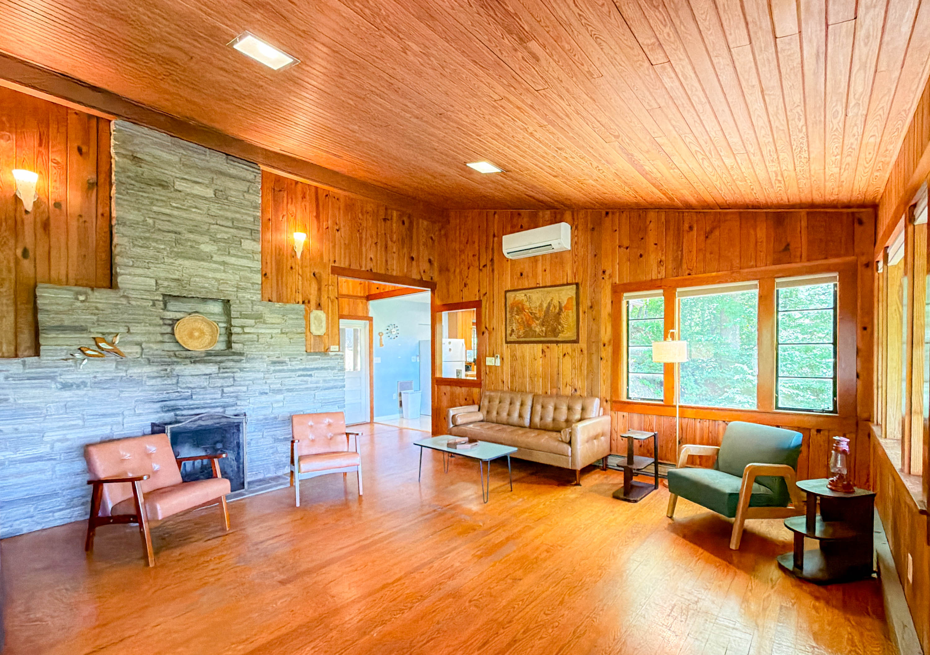 enjoy the coziness of cabin life in the 60's with modern amenities